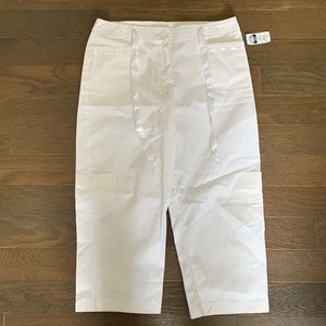Ultimate white stretch white capris with ribbon closure